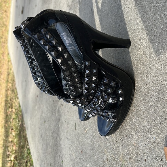 Black Pyramid Studded Burberry Pumps/High Heels 👠 size 38 <8> VGUC - Picture 3 of 4